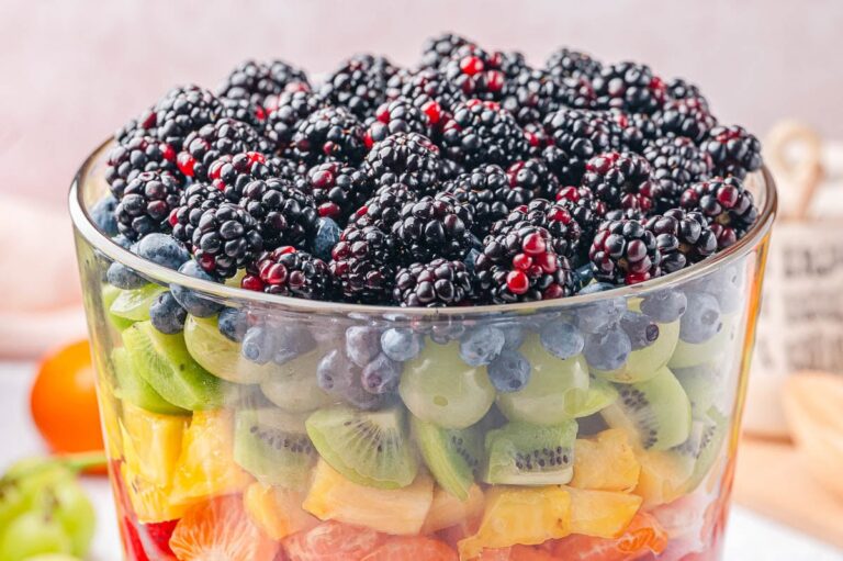 Easy Fruit Salad (The Best Fruit Salad Recipe🥇)